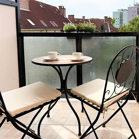 Apartmán - Comfy - Close To Castle Eger