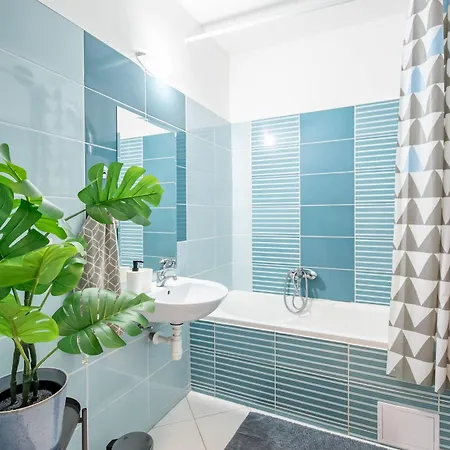 - Comfy - Close To Castle *