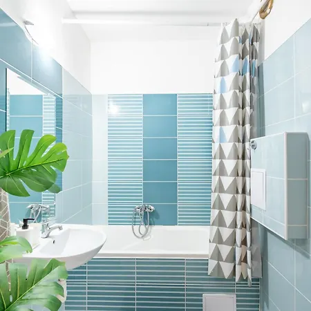 - Comfy - Close To Castle Eger