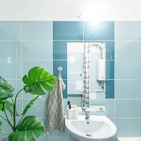 - Comfy - Close To Castle Eger