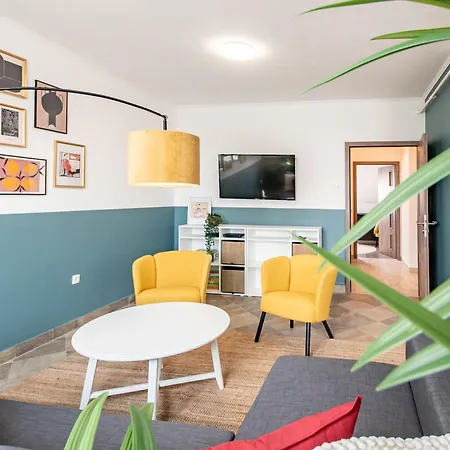 - Comfy - Close To Castle Apartmán Eger