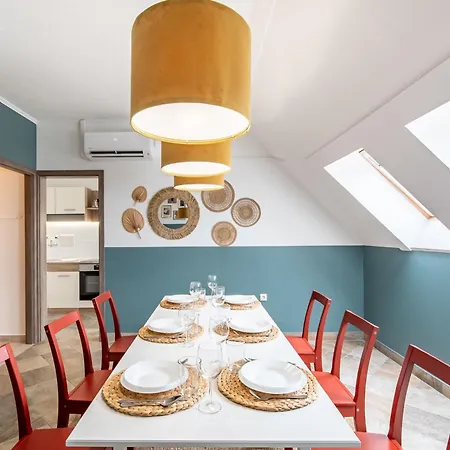 - Comfy - Close To Castle Eger