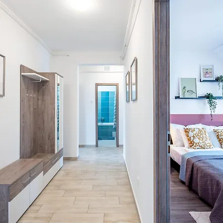 - Comfy - Close To Castle Apartman *