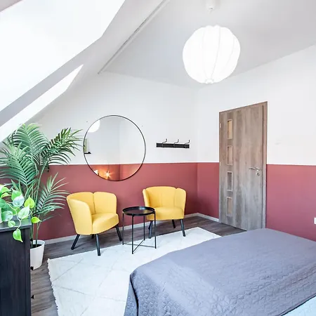 - Comfy - Close To Castle Apartman