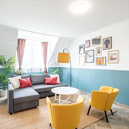 - Comfy - Close To Castle Apartman *