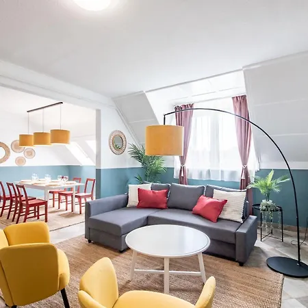 - Comfy - Close To Castle *